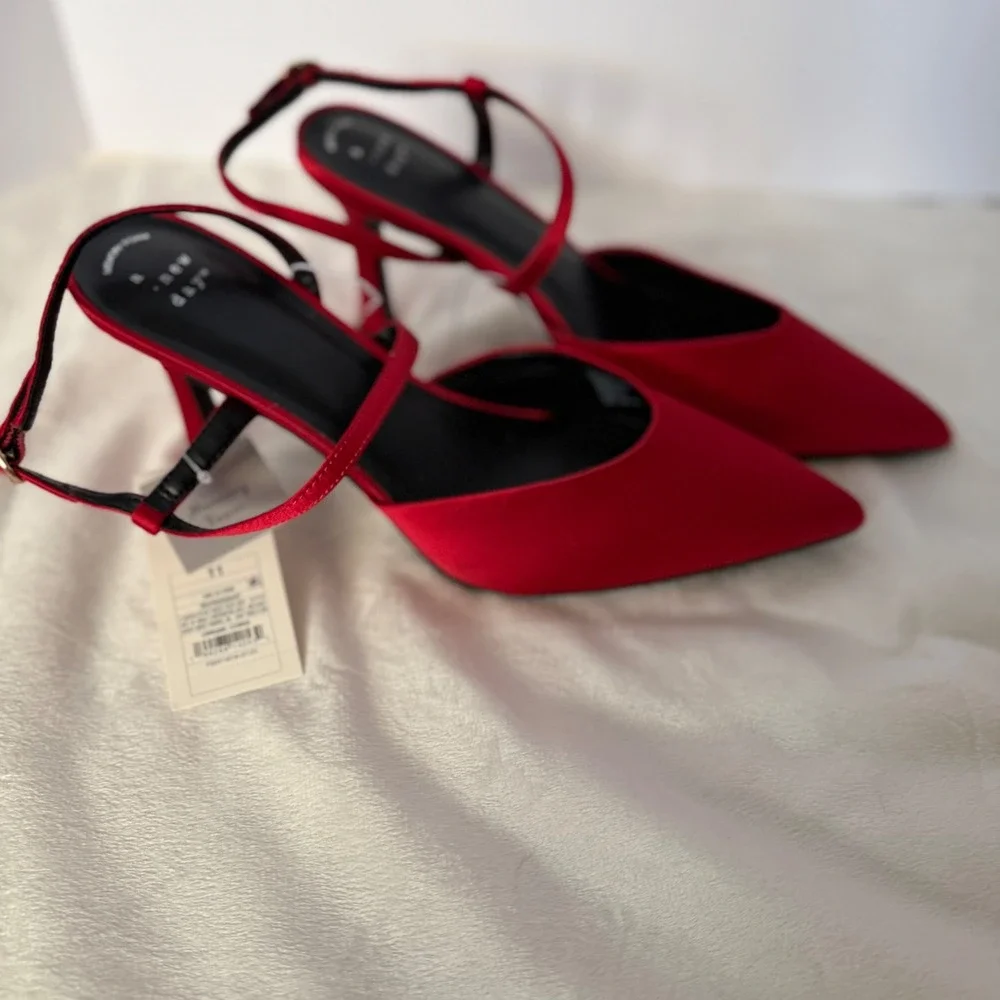 A New Day Red Satin Pointed Toe Slingback Heels Memory Foam Size 11